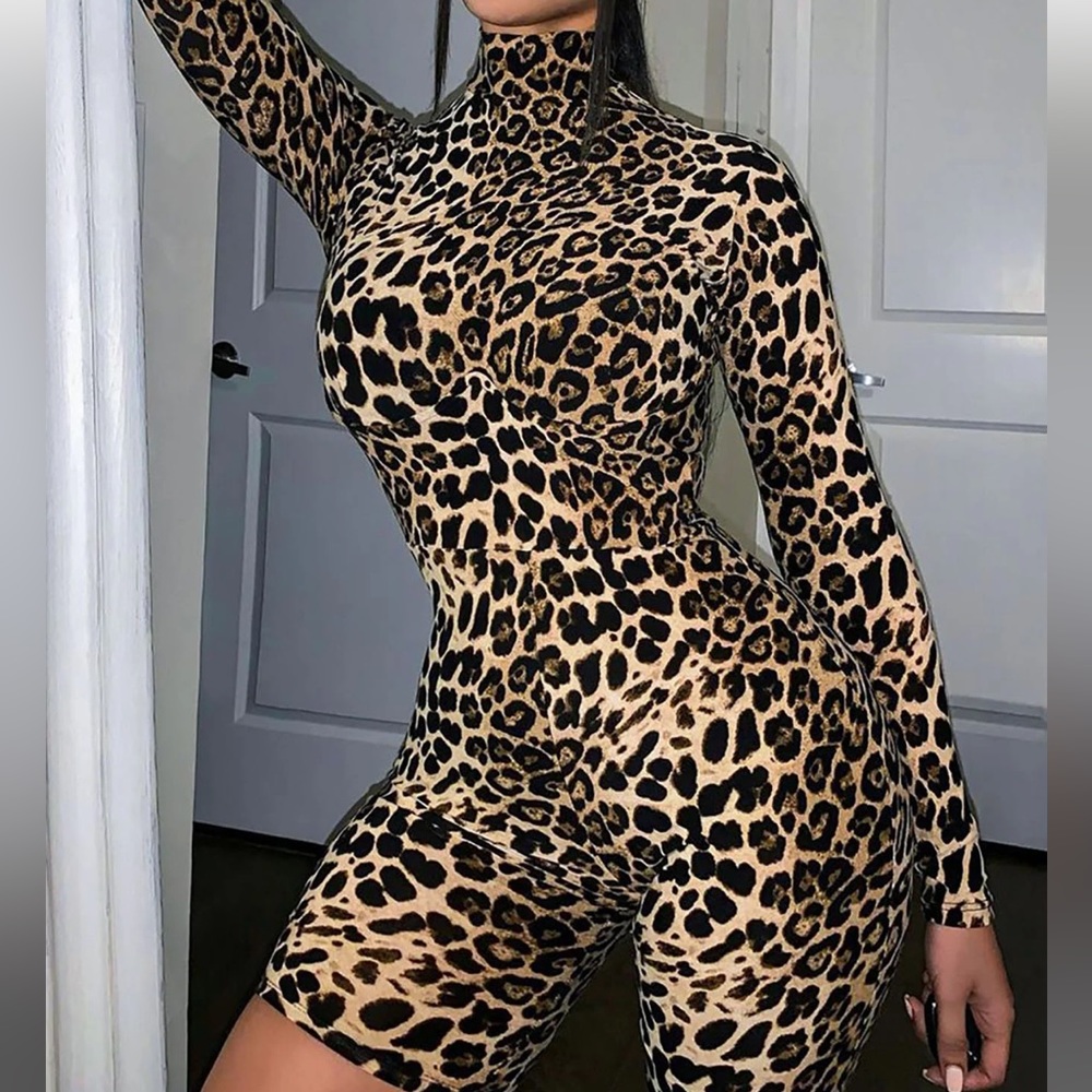 FASHION NOVA Women/Girls Lovin Leopard Romper